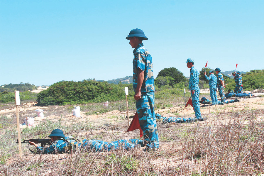 Lính tàu ngầm luyện tập trên bộ