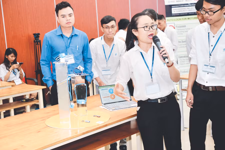 SV Trường ĐH Bách khoa (ĐH Đà Nẵng) thuyết trình dự án tại Cuộc thi Dự án kỹ thuật trong dịch vụ cộng đồng (EPICS) theo mô hình Học qua dự án liên ngành