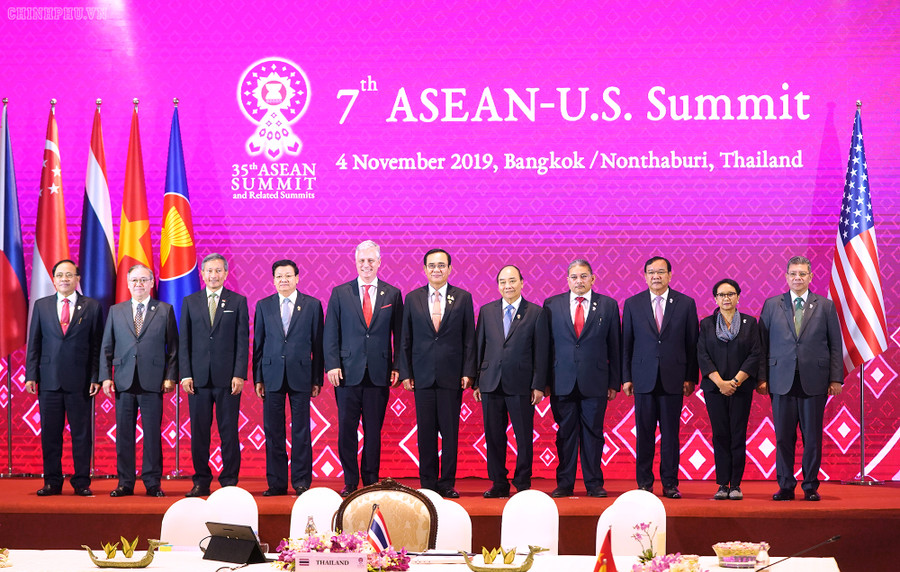 Thủ tướng Nguyễn Xuân Phúc và các nhà lãnh đạo ASEAN dự Hội nghị ASEAN - Hoa Kỳ lần thứ 7. Thủ tướng Nguyễn Xuân Phúc và các nhà lãnh đạo ASEAN dự Hội nghị ASEAN - Hoa Kỳ lần thứ 7.