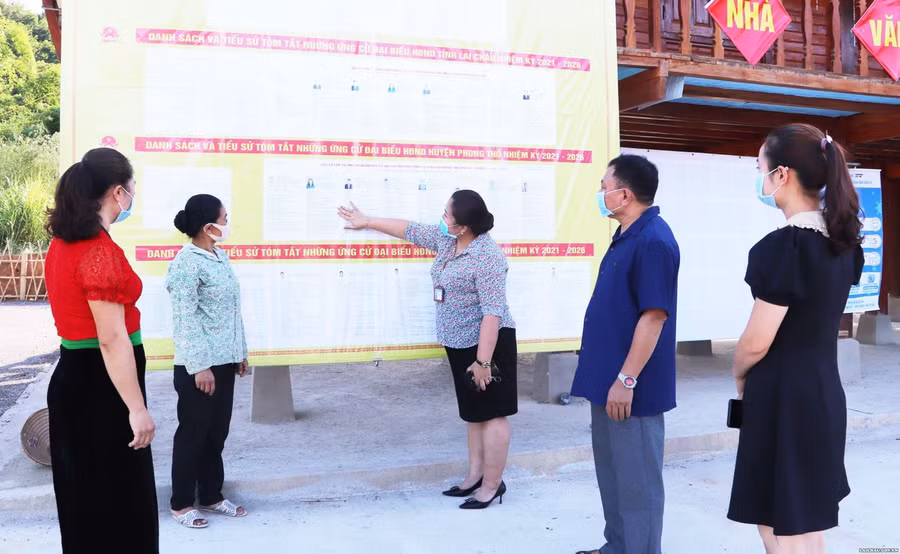 Cử tri huyện Phong Thổ, tỉnh Lai Châu thực hiện nghiêm khuyến cáo “5K” của Bộ Y tế