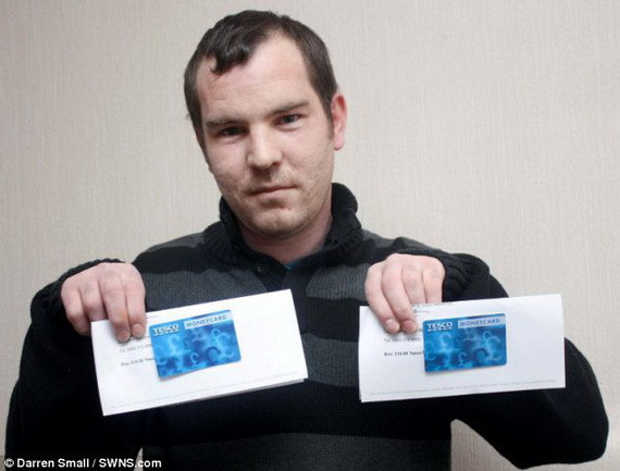 Giật mình phát hiện chiếc răng người bên trong miếng xúc xích 4 Giật mình phát hiện chiếc răng người bên trong miếng xúc xích 4