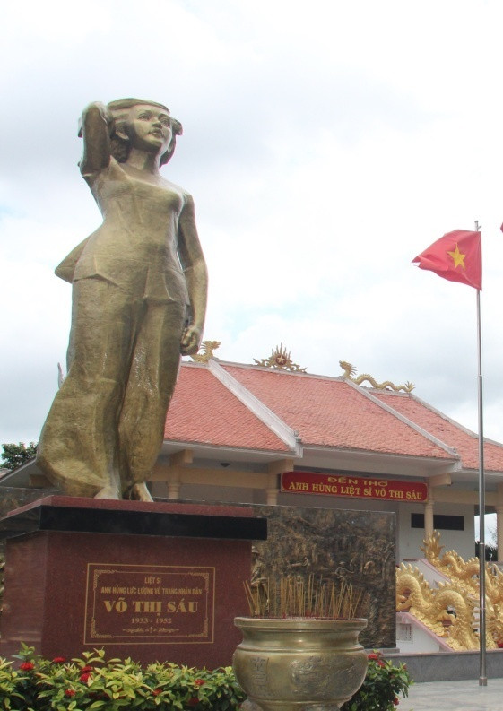 Tượng đài nữ Anh hùng Liệt sĩ Võ Thị Sáu chống Pháp ở thị trấn Đất Đỏ, huyện Đất Đỏ, tỉnh Bà Rịa - Vũng Tàu