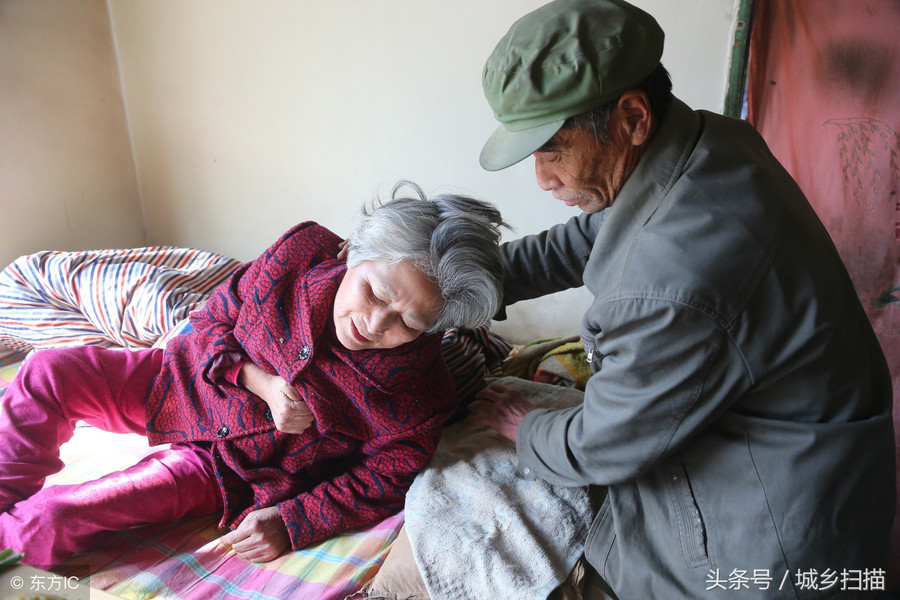 Ly hôn 3 năm, cụ ông về bên chăm sóc vợ cũ đau yếu 12 năm vì một lý do cảm động ảnh 1 Empty