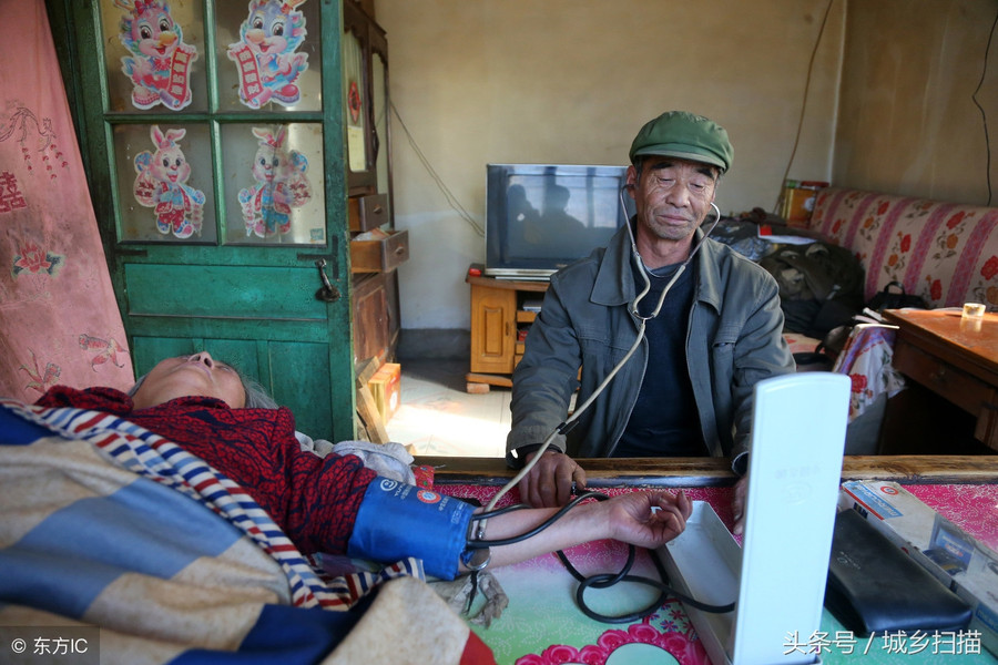 Ly hôn 3 năm, cụ ông về bên chăm sóc vợ cũ đau yếu 12 năm vì một lý do cảm động ảnh 3 Empty