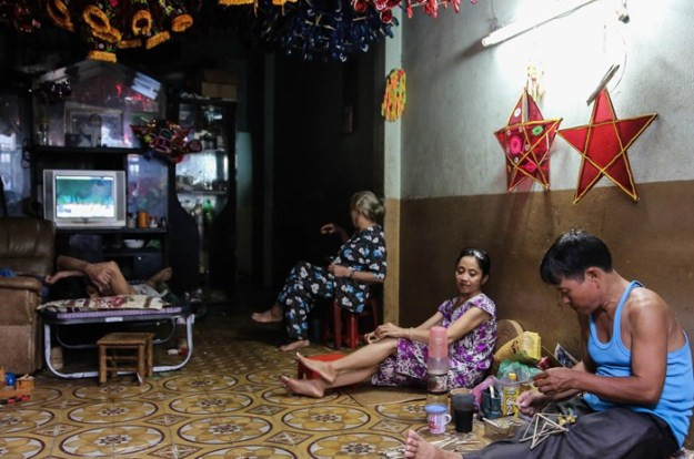 Đèn ông sao vẫn là mặt hàng phổ biến và được đặt làm nhiều nhất mỗi dịp Tết Trung thu Đèn ông sao vẫn là mặt hàng phổ biến và được đặt làm nhiều nhất mỗi dịp Tết Trung thu