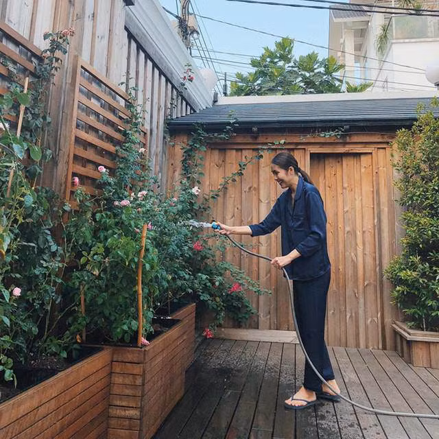 "Mẹ bỉm sữa" Tăng Thanh Hà mặc đồ chất lừ, fan thả tim “rần rần” vì quá đẹp ảnh 7