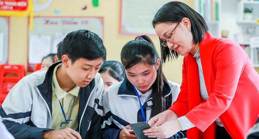 Nhà trường và giáo viên cần có chuyển động kịp thời để đáp ứng yêu cầu của thời đại công nghệ Nhà trường và giáo viên cần có chuyển động kịp thời để đáp ứng yêu cầu của thời đại công nghệ