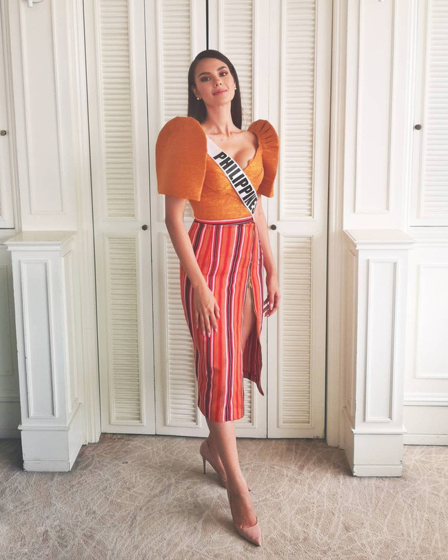 Style của tân Hoa hậu Hoàn vũ Catriona Gray: từ đầu đến cuối đều lộng lẫy như bà hoàng, phần nào đoán được trước cái kết viên mãn - Ảnh 10. Style của tân Hoa hậu Hoàn vũ Catriona Gray: từ đầu đến cuối đều lộng lẫy như bà hoàng, phần nào đoán được trước cái kết viên mãn - Ảnh 10.