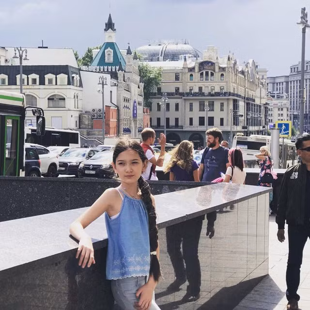 Trên trang Instagram cá nhân, Thanh Giang chia sẻ: Em biết tiếng Việt. Em muốn nói mọi người là em biết cách nói và viết một chút bằng tiếng Việt. Thanh Giang từng về Việt Nam chơi.