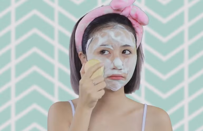 khong-nen-dung-sua-rua-mat-co-thanh-phan-tay-rua-manh