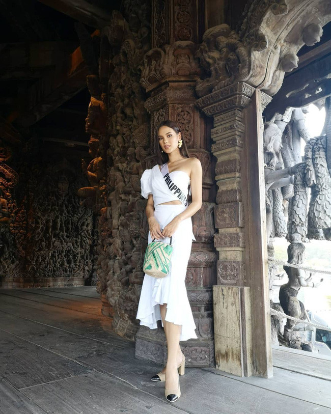 Style của tân Hoa hậu Hoàn vũ Catriona Gray: từ đầu đến cuối đều lộng lẫy như bà hoàng, phần nào đoán được trước cái kết viên mãn - Ảnh 8. Style của tân Hoa hậu Hoàn vũ Catriona Gray: từ đầu đến cuối đều lộng lẫy như bà hoàng, phần nào đoán được trước cái kết viên mãn - Ảnh 8.