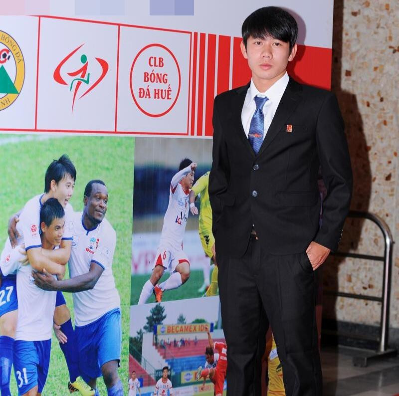 Chân dung người phụ nữ được triệu cô gái xin làm con dâu vì là mẹ cầu thủ điển trai!-30