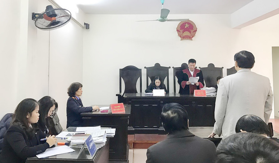 Phiên tòa Vụ án hành chính ông Hoàng Xuân Quế kiện quyết định hủy bằng tiến sĩ của Bộ GD&ĐT Phiên tòa Vụ án hành chính ông Hoàng Xuân Quế kiện quyết định hủy bằng tiến sĩ của Bộ GD&ĐT