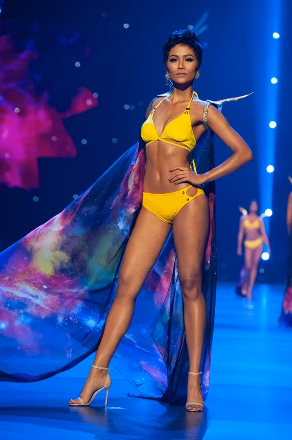 Nhìn lại những màn trình diễn quá sức tuyệt vời giúp HHen Niê lập kỳ tích vào Top 5 chung kết Miss Universe 2018-6