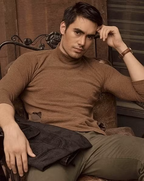 Chân dung người yêu 6 múi điển trai, nổi tiếng của tân Hoa hậu Hoàn vũ 2018 ảnh 6 Người yêu 6 múi điển trai, nổi tiếng của tân Hoa hậu Hoàn vũ 2018