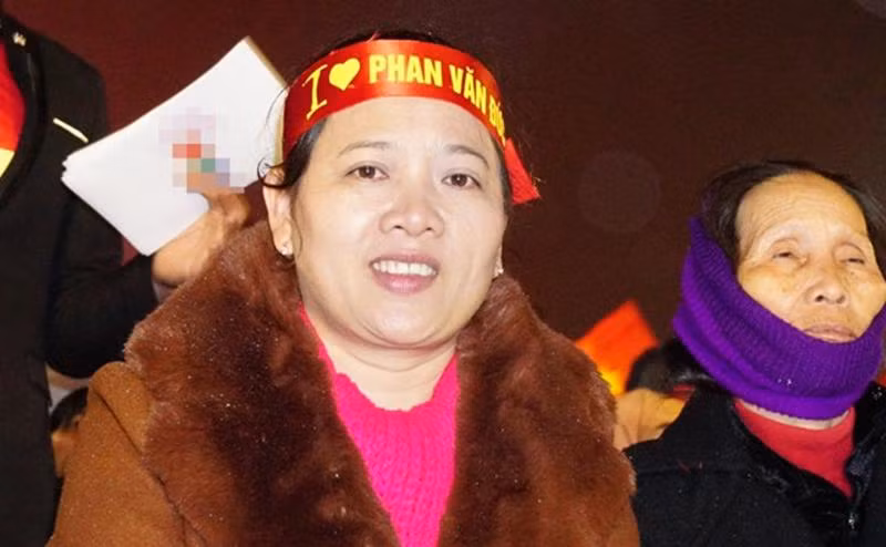 Chân dung người phụ nữ được triệu cô gái xin làm con dâu vì là mẹ cầu thủ điển trai!-24