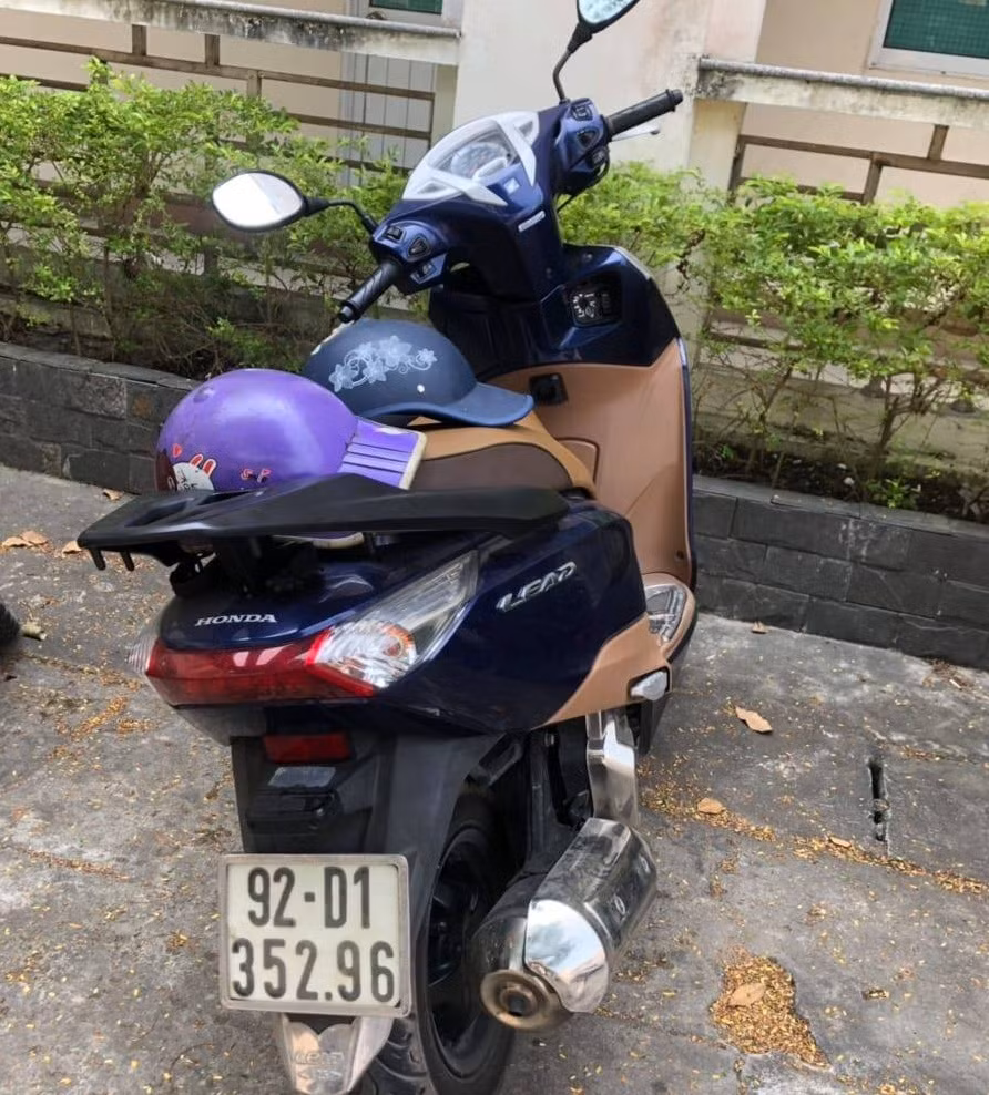 An ninh - Hình sự - Tiết lộ bất ngờ việc cặp vợ chồng tạt đầu, ném gạch vỡ kính xe tải (Hình 2).