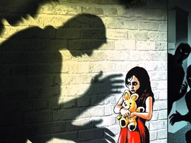 Bố mẹ cần dạy trẻ biết cách tự bảo vệ bản thân, tránh bị lợi dụng, xâm hại tình dục. Ảnh minh họa