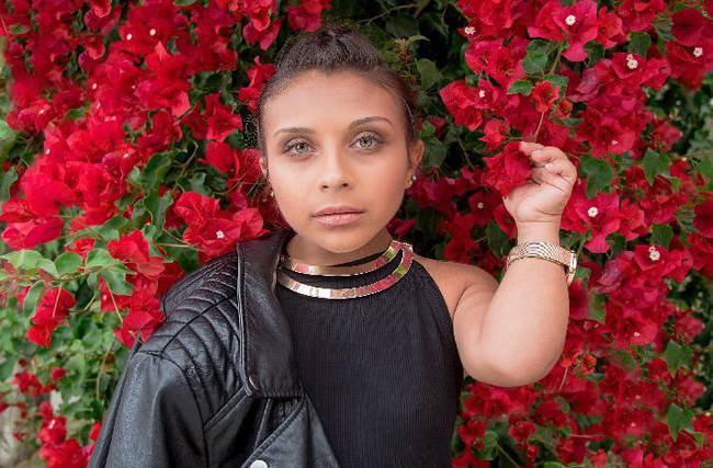 co-gai-cao-1-m-tu-tin-lam-nguoi-mau-1