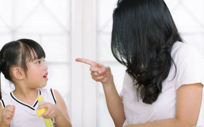La mắng đánh đập sẽ làm cho bé mất tự tin khi lớn lên
