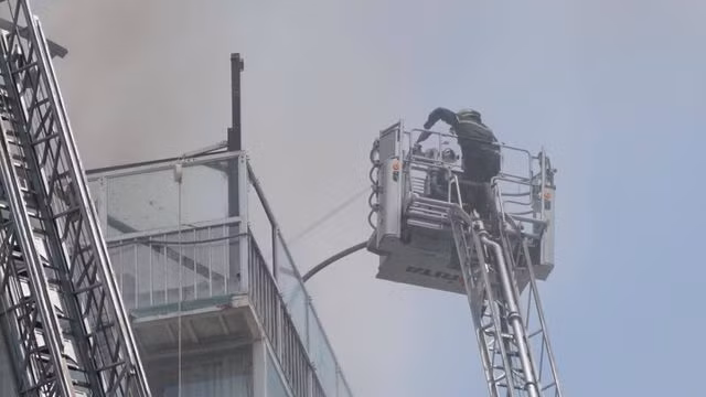 Cháy nhà hàng cao tầng ở trung tâm quận 1, thực khách tháo chạy tán loạn - 4