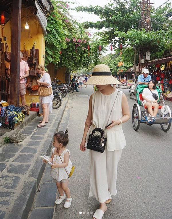 3 bí quyết giúp mẹ diện đồ đôi sành điệu với con yêu trong mùa hè ảnh 4 mua he toi roi, cac me muon dien do doi sanh dieu voi con yeu dung quen 3 dieu nay - 8