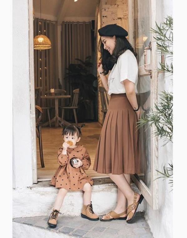 3 bí quyết giúp mẹ diện đồ đôi sành điệu với con yêu trong mùa hè ảnh 1 mua he toi roi, cac me muon dien do doi sanh dieu voi con yeu dung quen 3 dieu nay - 1