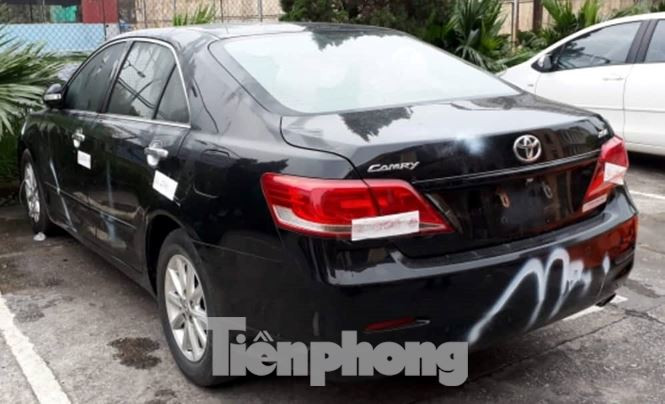 Vợ chồng giám đốc "dỏm" mang xe Camrry đi lừa đảo ảnh 2 Vợ chồng giám đốc