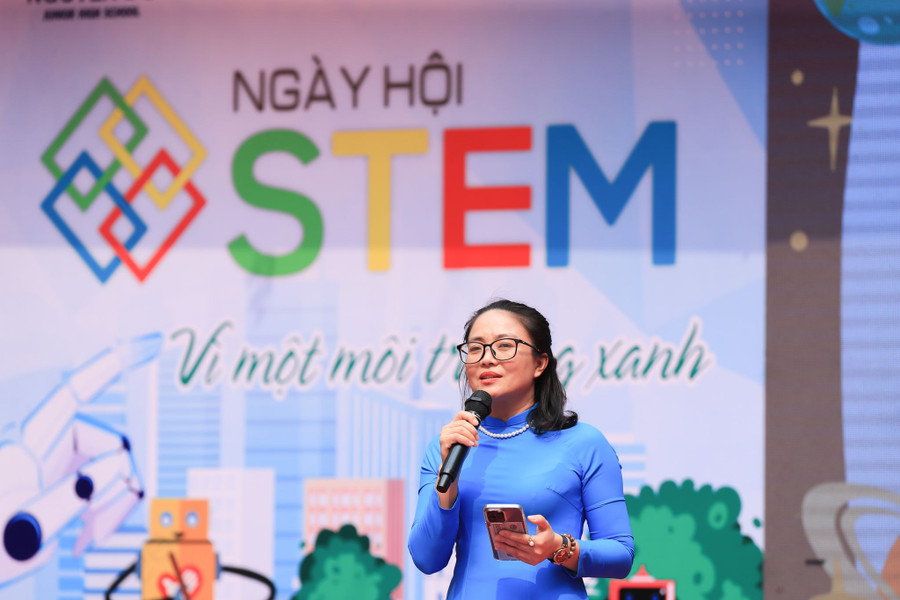 Cô Nguyễn Thị Lý - Hiệu trưởng Trường THCS Nguyễn Du nhấn mạnh vai trò của giáo dục STEM. Cô Nguyễn Thị Lý - Hiệu trưởng Trường THCS Nguyễn Du nhấn mạnh vai trò của giáo dục STEM.