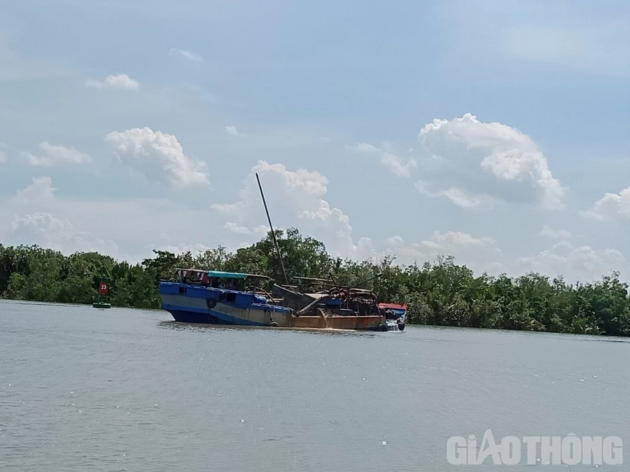 Tình trạng bơm hút cát trái phép vẫn diễn ra dù lực lượng chức năng đã tổ chức nhiều đợt ra quân xử lý.