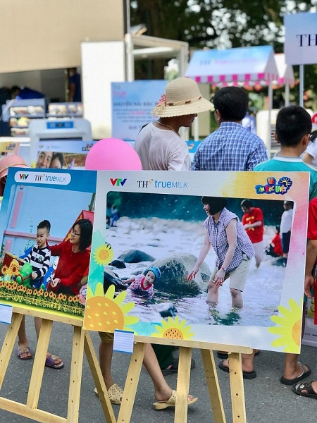 Hàng trăm bạn nhỏ hào hứng Rung chuông vàng cùng Phan Anh Esheep Triển lãm ảnh “Khoảnh khắc yêu thương” trong khuôn khổ chương trình