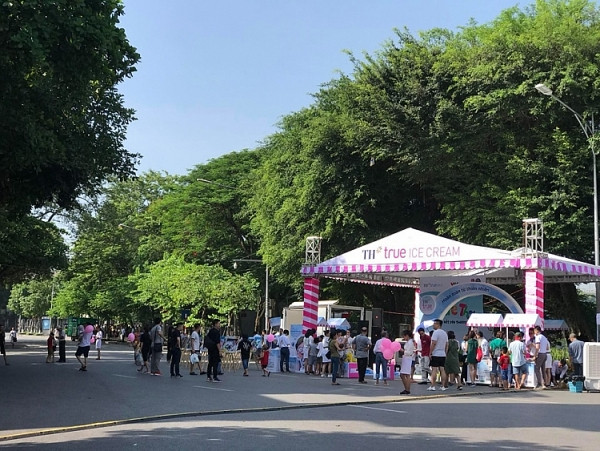 Hàng trăm bạn nhỏ hào hứng Rung chuông vàng cùng Phan Anh Esheep Một góc hồ xanh mát gió giữa ngày hè nóng nực! Địa điểm check in ngoài trời đẹp nhất thành phố- nơi diễn ra sự kiện Vì trẻ thơ - Gắn kết yêu thương