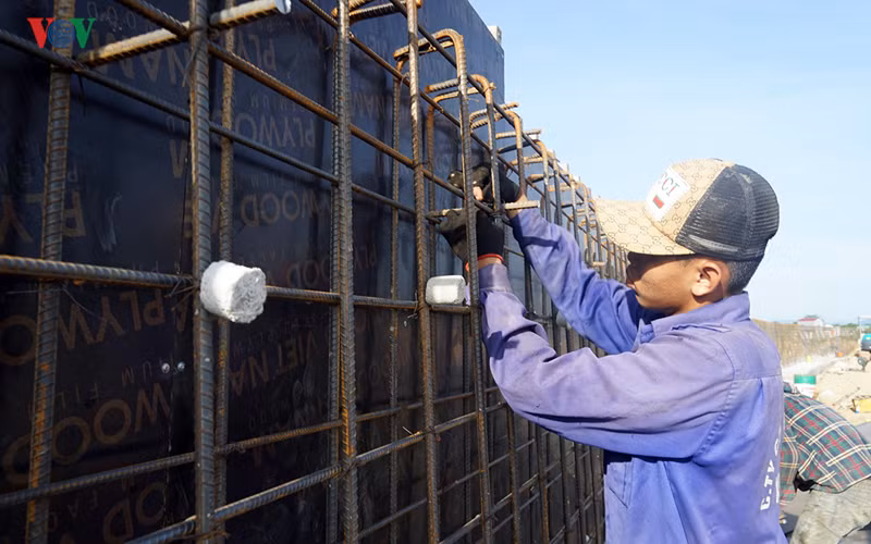 gấp rút nâng cấp đê tả bùi tại hà nội khi mùa mưa bão đang về hình 14 gap rut nang cap de ta bui tai ha noi khi mua mua bao dang ve hinh 14