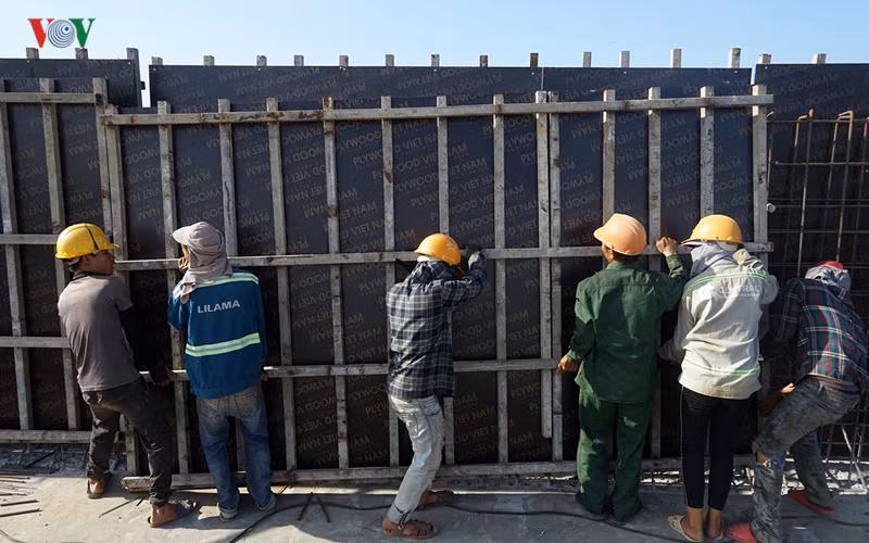 gấp rút nâng cấp đê tả bùi tại hà nội khi mùa mưa bão đang về hình 11 gap rut nang cap de ta bui tai ha noi khi mua mua bao dang ve hinh 11