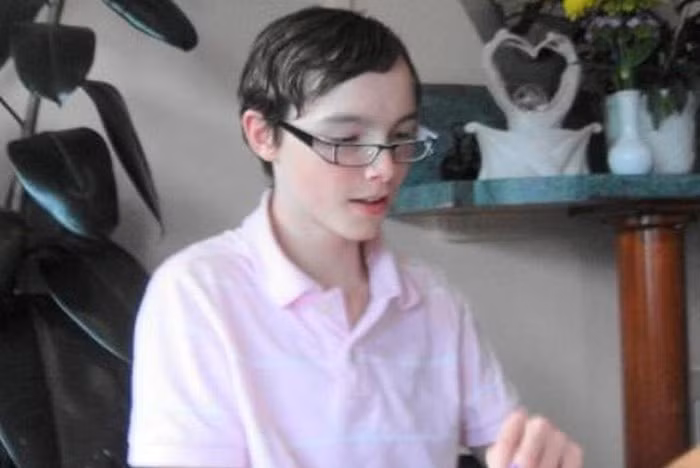 Chàng trai đã "hớp hồn" vạn người bằng phong cách ăn mặc này ảnh 4