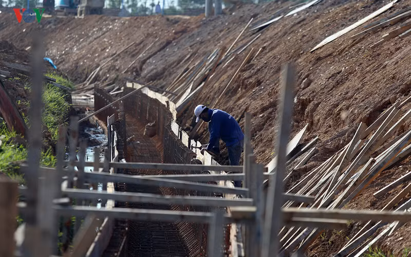 gấp rút nâng cấp đê tả bùi tại hà nội khi mùa mưa bão đang về hình 4 gap rut nang cap de ta bui tai ha noi khi mua mua bao dang ve hinh 4