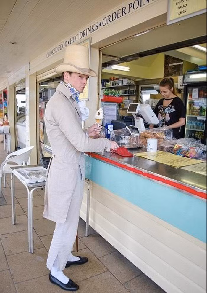 Chàng trai đã "hớp hồn" vạn người bằng phong cách ăn mặc này ảnh 10