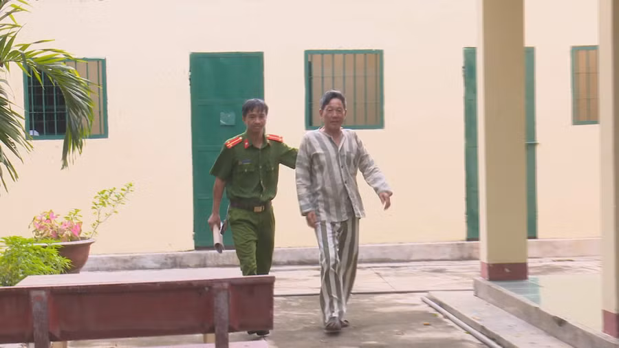 Đắk Lắk: Mở quán karaoke rồi cho nhân viên bán dâm ngay tại phòng hát