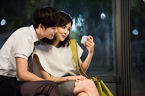 Phụ nữ ở tầm tuổi nào hấp dẫn đàn ông nhất? ảnh 1 Nam chính phim I hear your voice là một nam sinh, còn nữ chính là luật sư trưởng thành.
