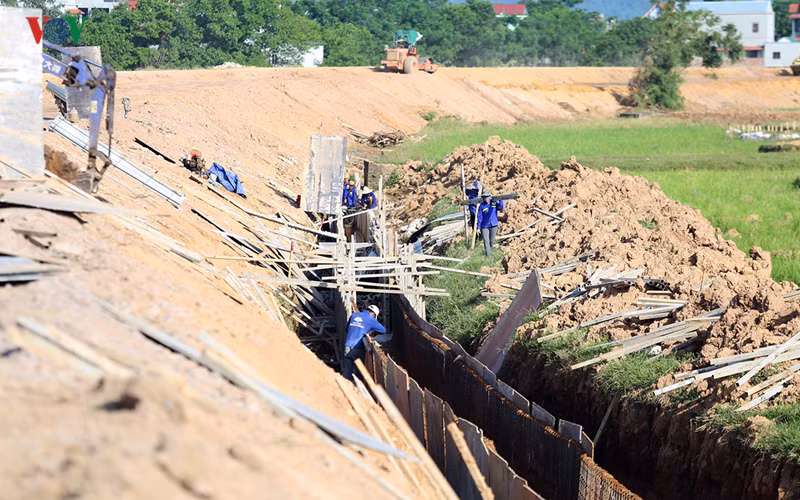 gấp rút nâng cấp đê tả bùi tại hà nội khi mùa mưa bão đang về hình 8 gap rut nang cap de ta bui tai ha noi khi mua mua bao dang ve hinh 8