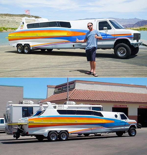 John Ortlieb và chiếc Boaterhome của mình. John Ortlieb và chiếc Boaterhome của mình.