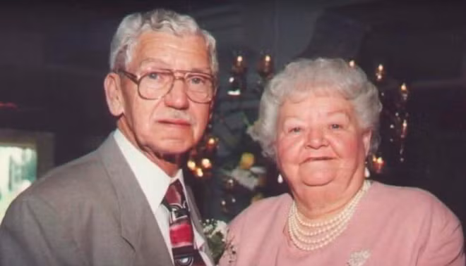 Ông Charles và bà Mary luôn mong muốn được chôn cất bên cạnh nhau.