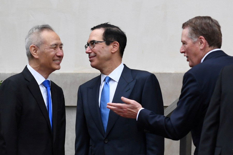 Phó Thủ tướng Trung Quốc Lưu Hà, Bộ trưởng Tài chính Mỹ Steven Mnuchin và đại diện thương mại Robert Lighthizer tại Thượng Hải Phó Thủ tướng Trung Quốc Lưu Hà, Bộ trưởng Tài chính Mỹ Steven Mnuchin và đại diện thương mại Robert Lighthizer tại Thượng Hải