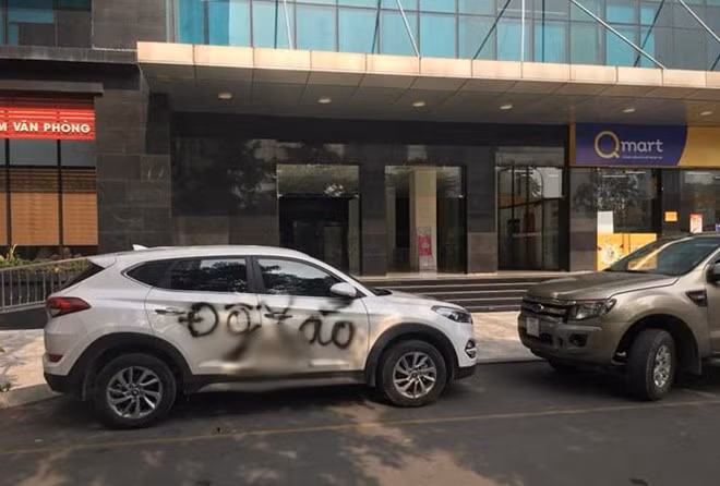 Ôtô bị phun sơn "cảnh cáo" vì đỗ sai, sơn lại vẫn đỗ vị trí cũ