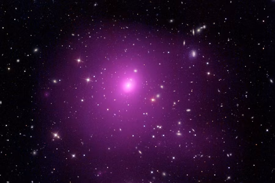 Một hố đen "lớn nhất từ trước đến nay" có thể nhìn thấy bằng kính thiên văn mới được phát hiện (Ảnh: Engadget).