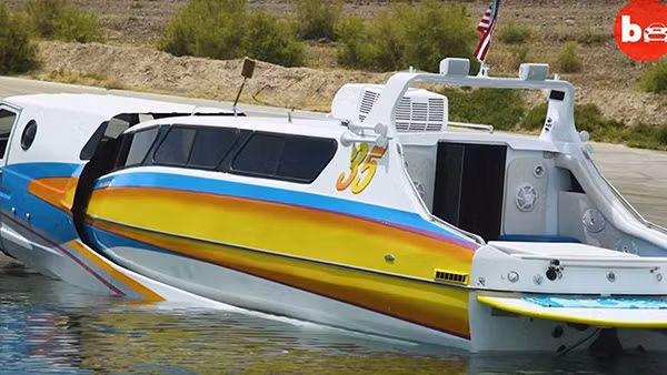 Chiếc Boaterhome cũng được trang bị đầy đủ như một chiếc thuyền.