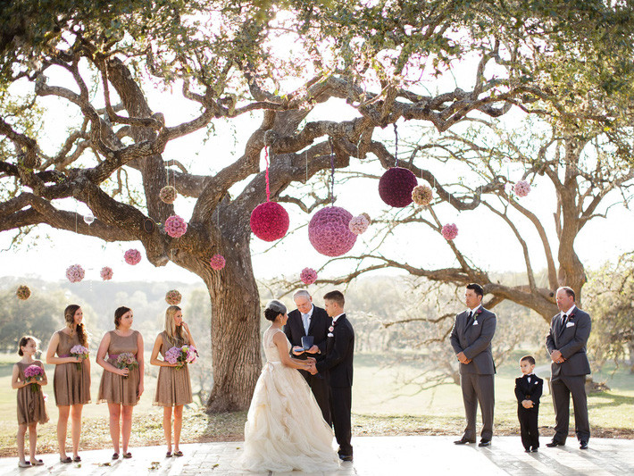 9 ý tưởng trang trí đám cưới bằng hoa tươi đẹp hút mắt khách mời ngay khi đến - Ảnh 5. 9 ý tưởng trang trí đám cưới bằng hoa tươi đẹp hút mắt khách mời ngay khi đến - Ảnh 5.