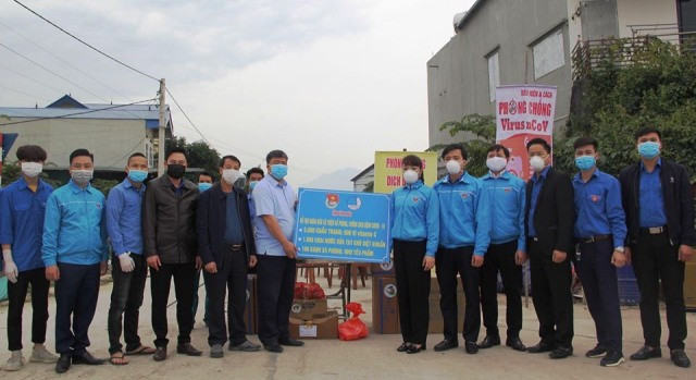 Chung tay tiếp sức người dân Bình Xuyên phòng, chống dịch Covid -19