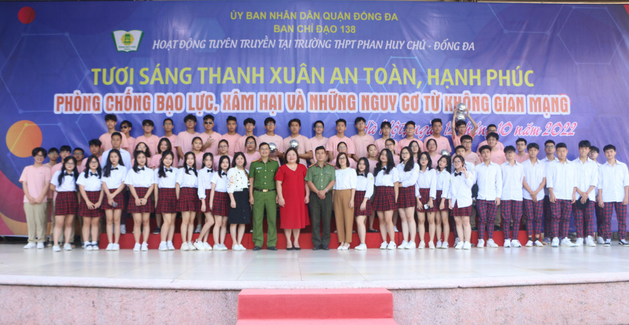 Buổi tuyên truyền đã thành công tốt đẹp với nhiều giá trị thông điệp được gửi đến các em học sinh. Buổi tuyên truyền đã thành công tốt đẹp với nhiều giá trị thông điệp được gửi đến các em học sinh.