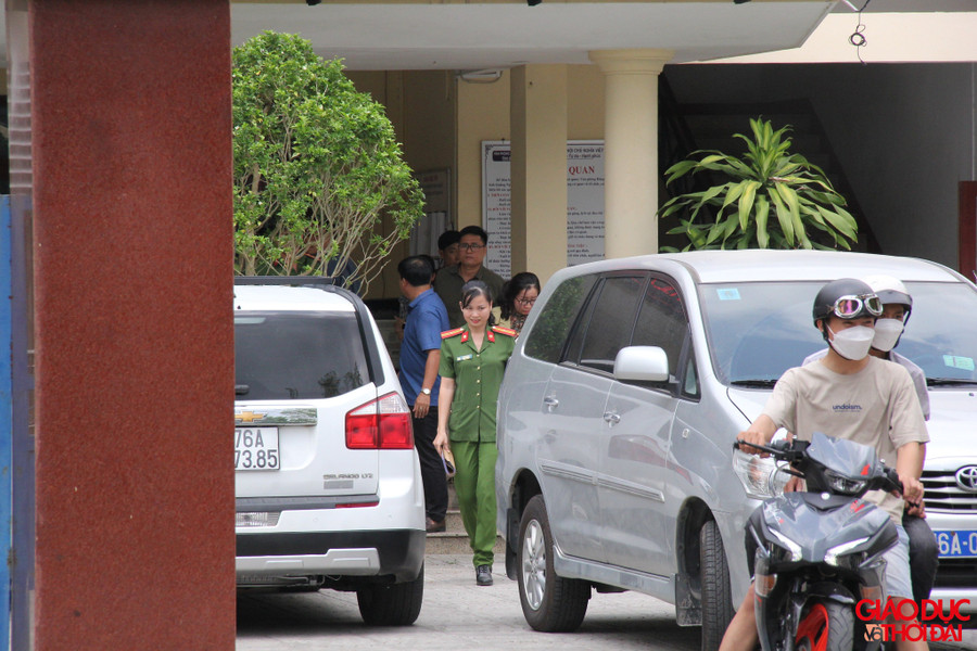 Công an làm việc tại trụ sở Văn phòng Đăng ký đất đai tỉnh Quảng Ngãi.